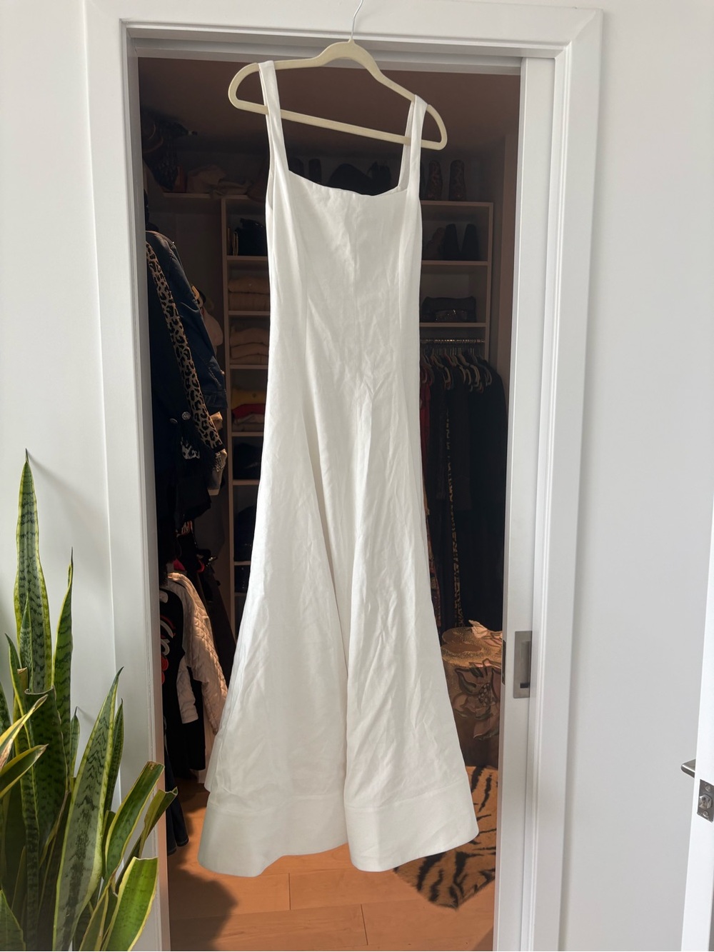 Stunning Alice and Olivia White Linen Maxi Dress